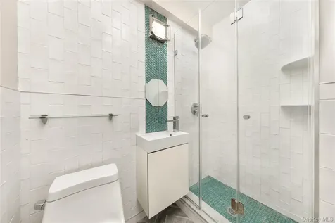 4725 Independence Avenue Bronx NY 10471