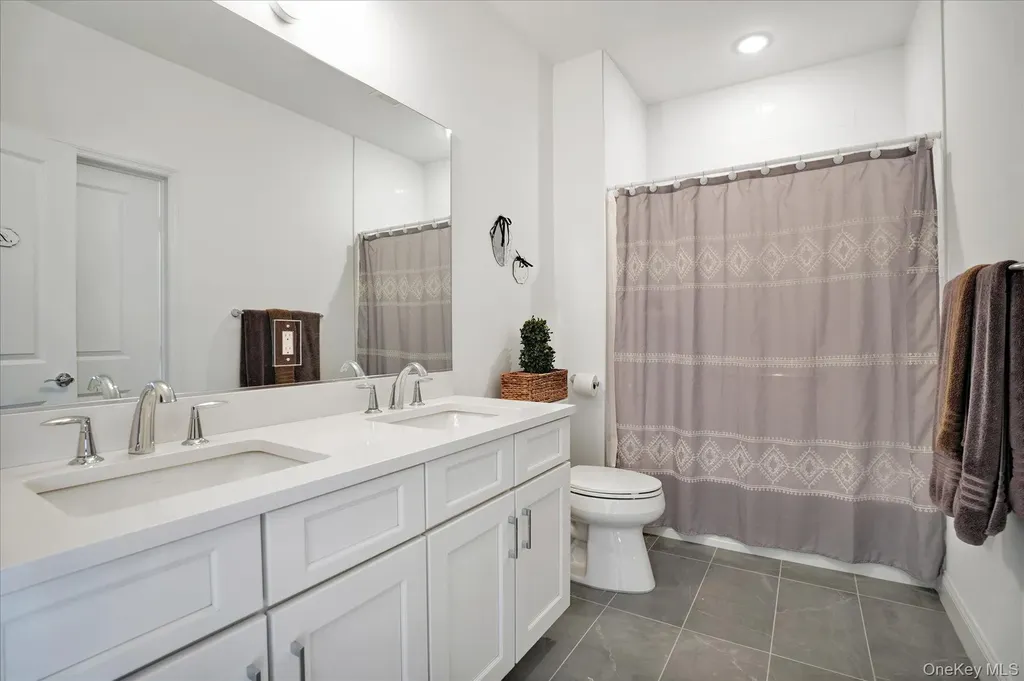 272 Silver Timber Drive Yaphank NY 11980