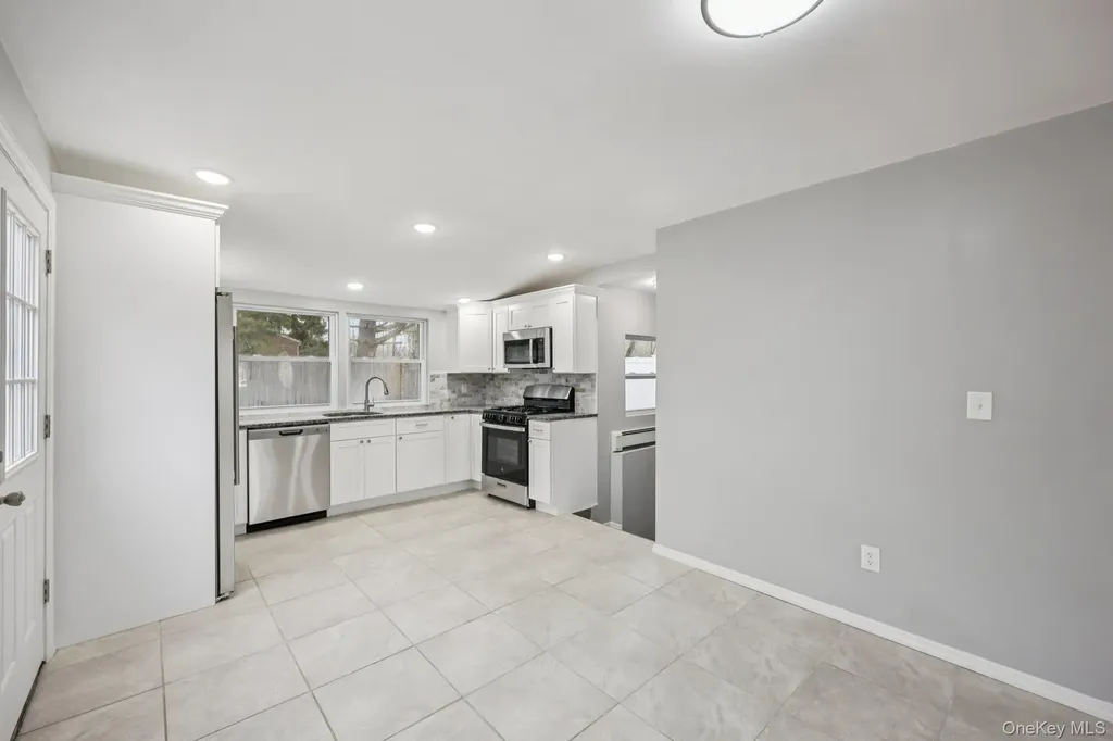 33 E Cherry Street Central Islip NY 11722
