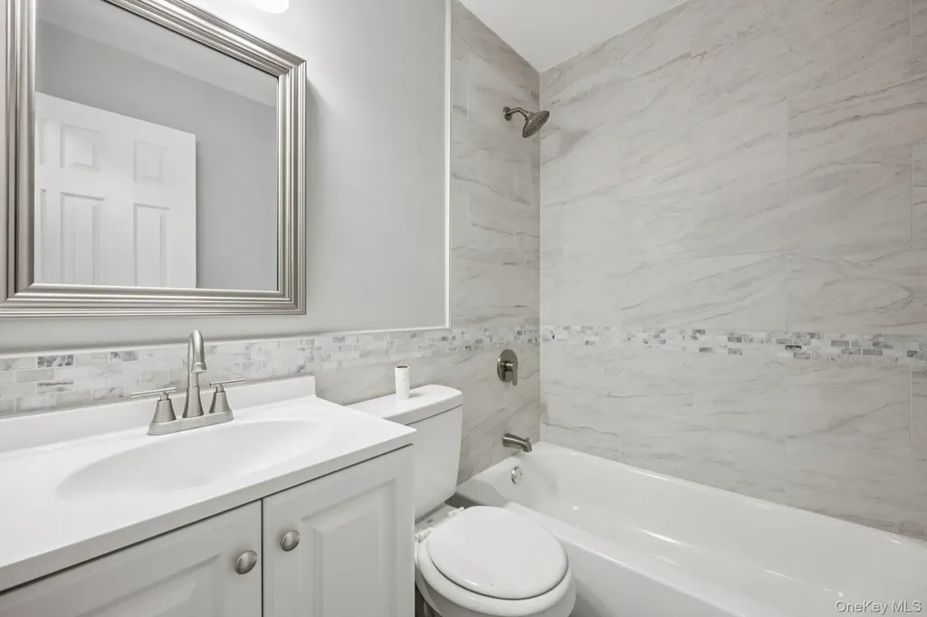 33 E Cherry Street Central Islip NY 11722