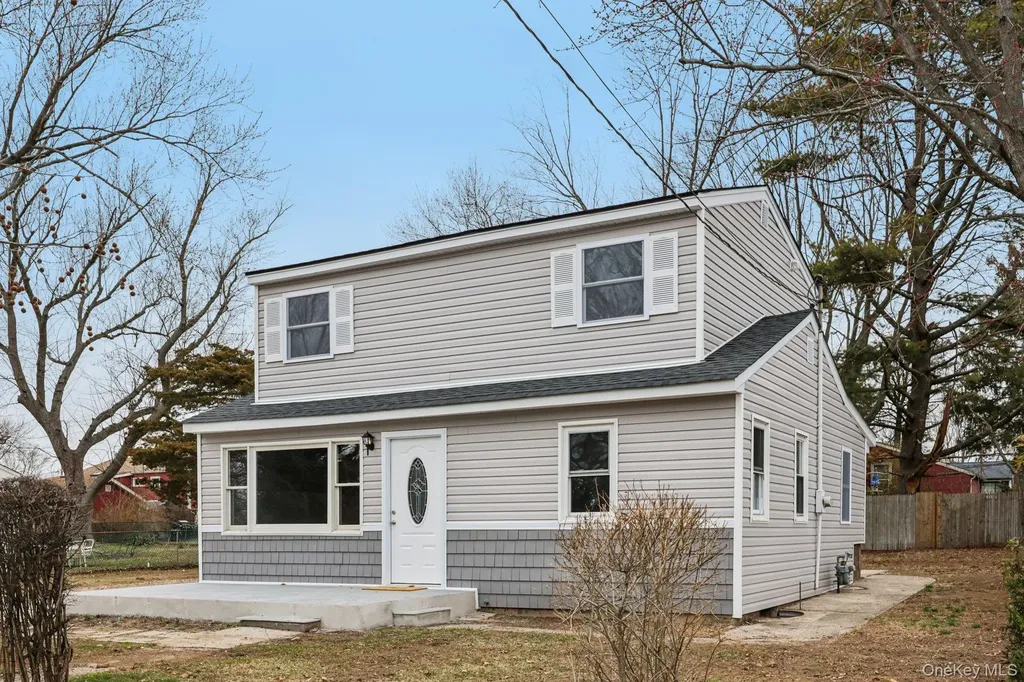 33 E Cherry Street Central Islip NY 11722