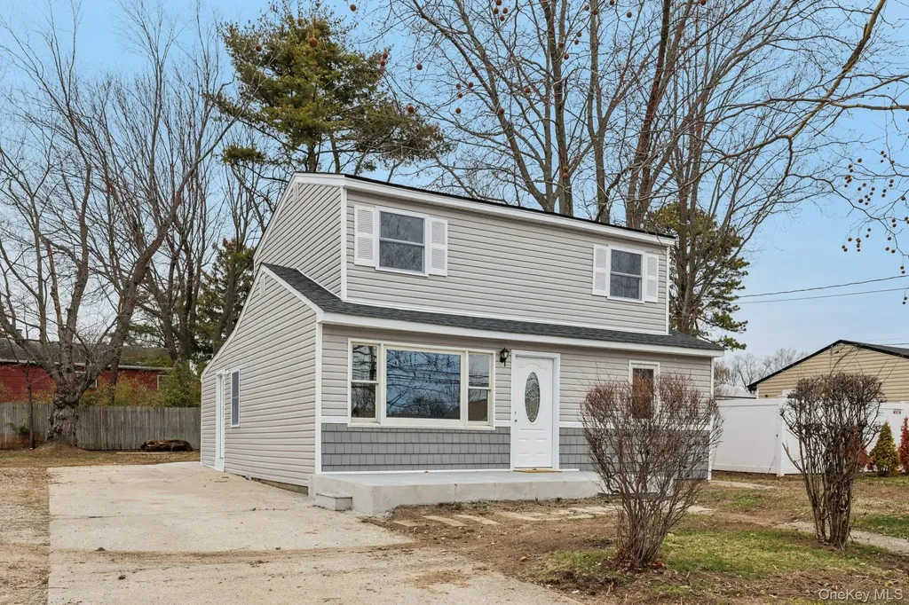 33 E Cherry Street Central Islip NY 11722