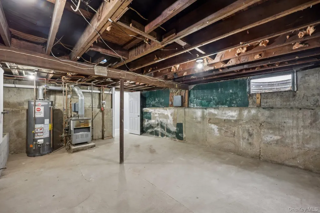 33 E Cherry Street Central Islip NY 11722