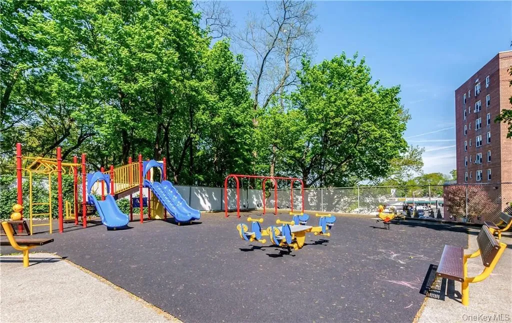 5639 Netherland Avenue Bronx NY 10471