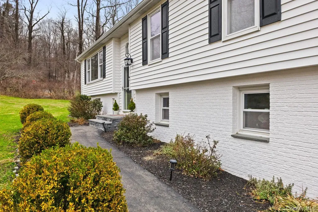 4 Stonewall Farm Road Mahopac NY 10541