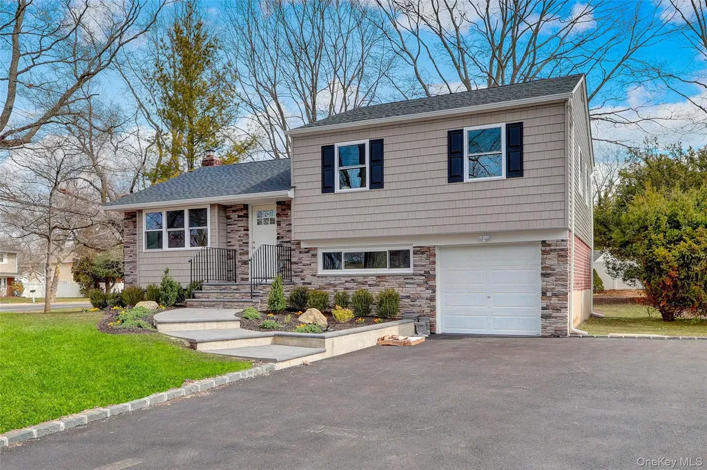 10 Poet Lane Greenlawn NY 11740