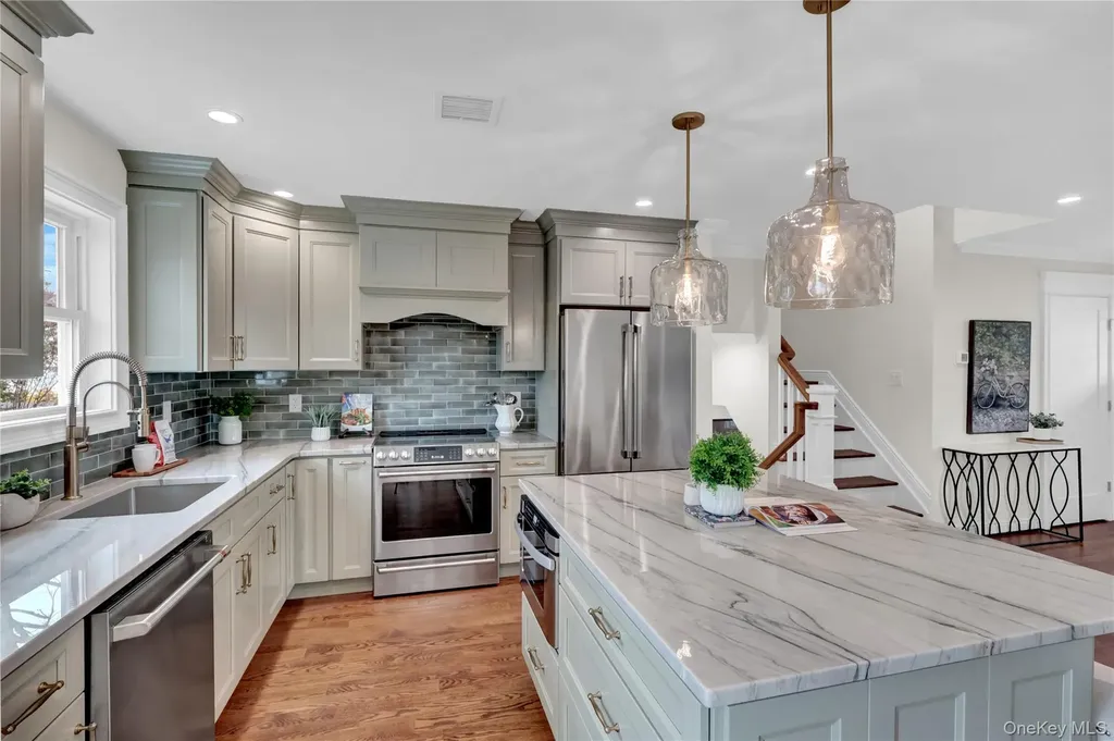 10 Poet Lane Greenlawn NY 11740