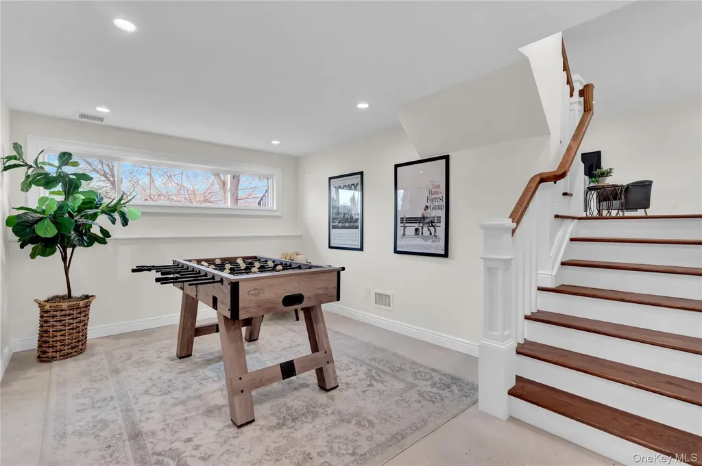 10 Poet Lane Greenlawn NY 11740