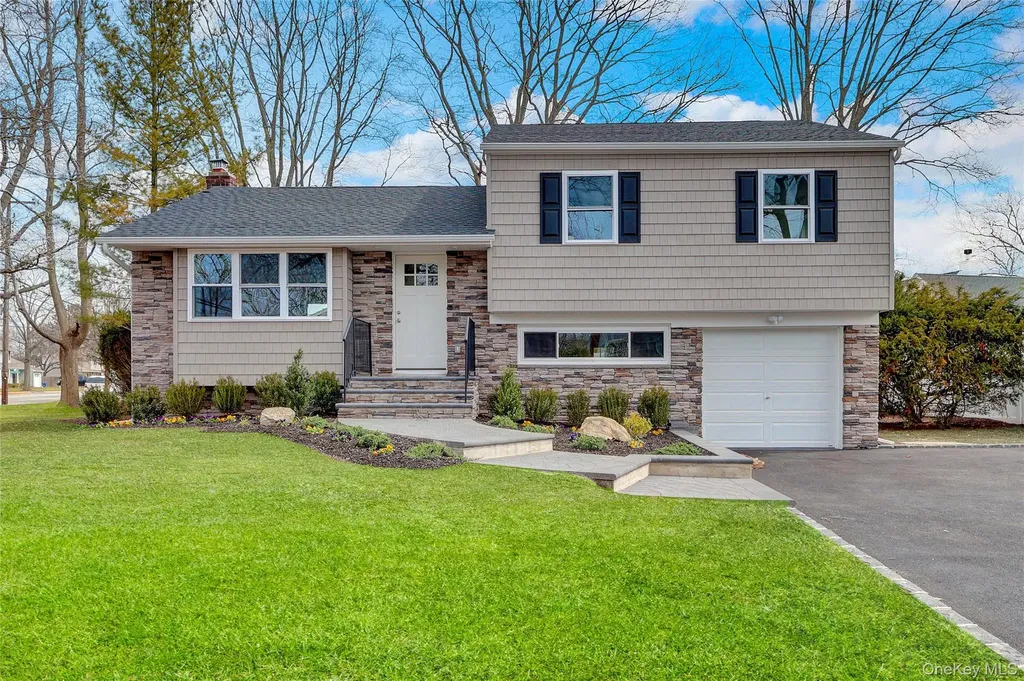 10 Poet Lane Greenlawn NY 11740