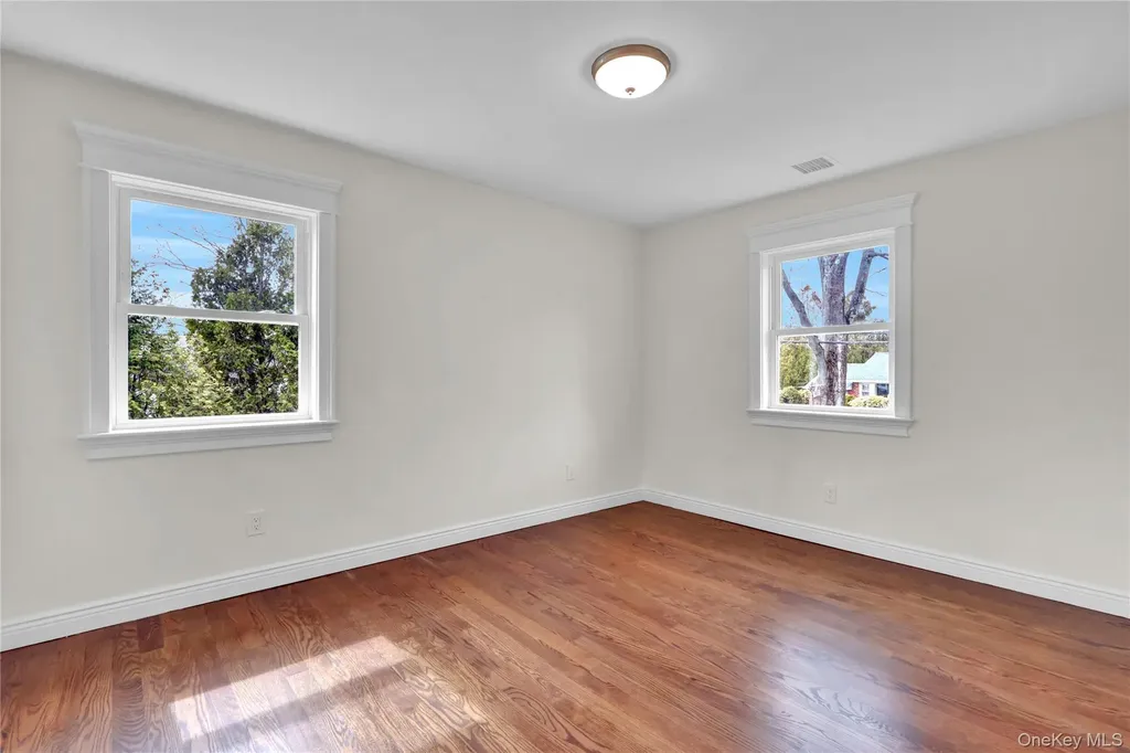10 Poet Lane Greenlawn NY 11740