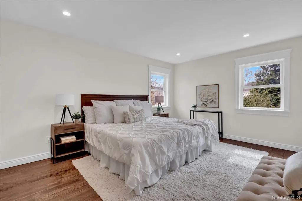 10 Poet Lane Greenlawn NY 11740