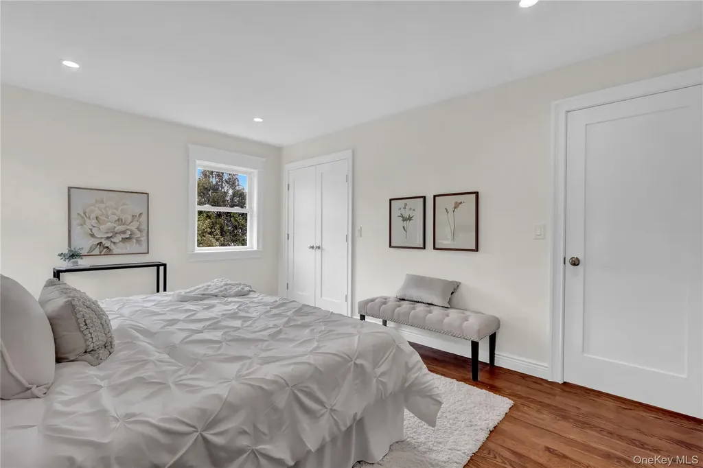 10 Poet Lane Greenlawn NY 11740