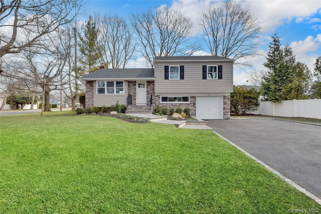 10 Poet Lane Greenlawn NY 11740