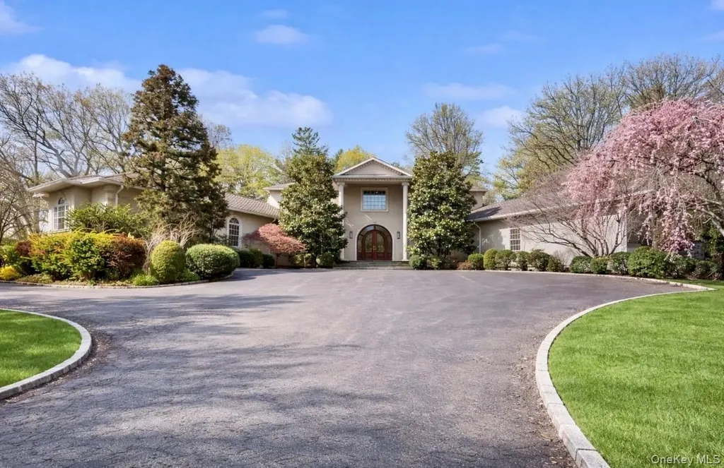 406 Duck Pond Locust Valley NY 11560