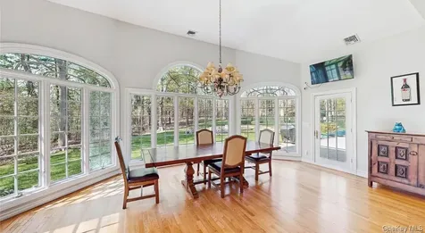 406 Duck Pond Locust Valley NY 11560
