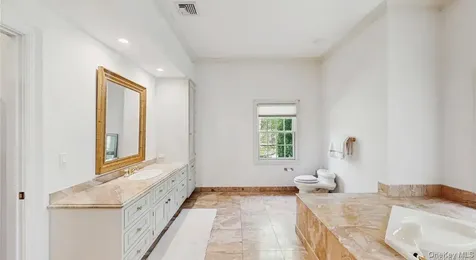 406 Duck Pond Locust Valley NY 11560