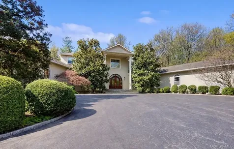 406 Duck Pond Locust Valley NY 11560