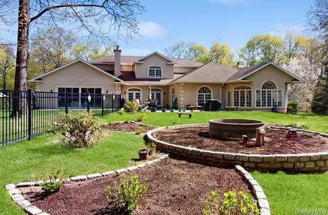 406 Duck Pond Locust Valley NY 11560