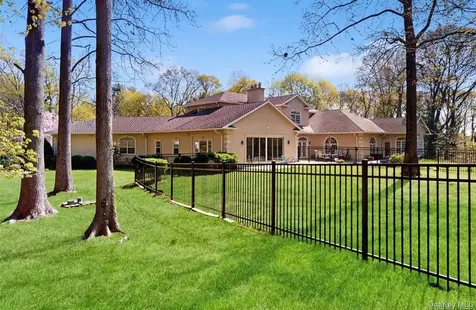 406 Duck Pond Locust Valley NY 11560