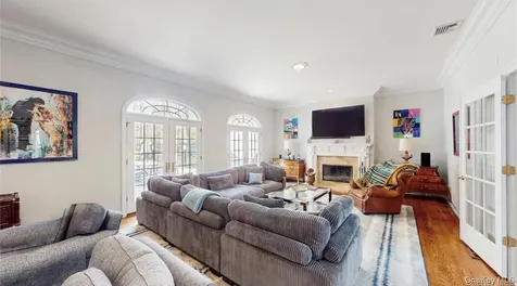 406 Duck Pond Locust Valley NY 11560