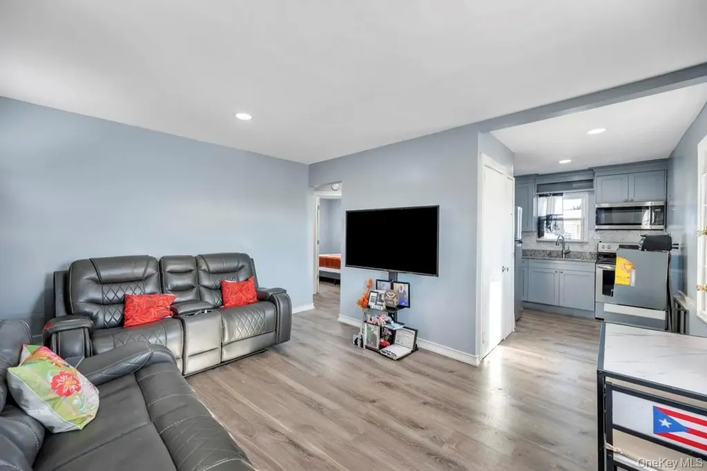 1333 5th Avenue Bay Shore NY 11706