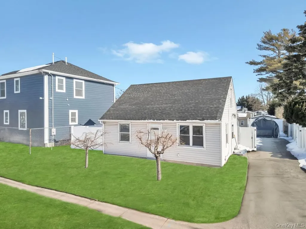 1333 5th Avenue Bay Shore NY 11706
