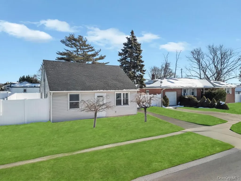 1333 5th Avenue Bay Shore NY 11706
