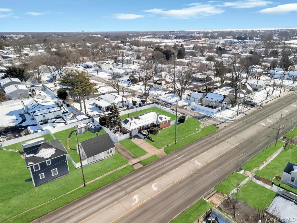 1333 5th Avenue Bay Shore NY 11706