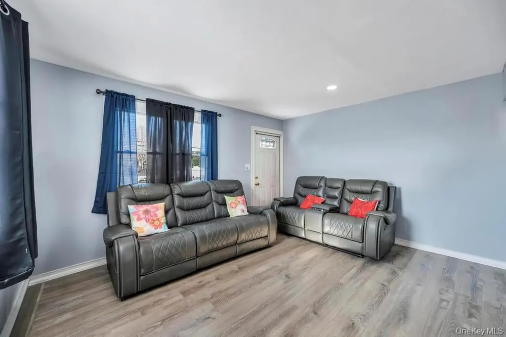 1333 5th Avenue Bay Shore NY 11706