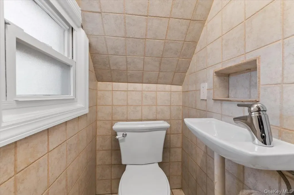 348 Mulry Lane Lawrence NY 11559