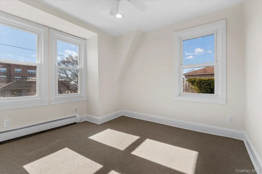 348 Mulry Lane Lawrence NY 11559