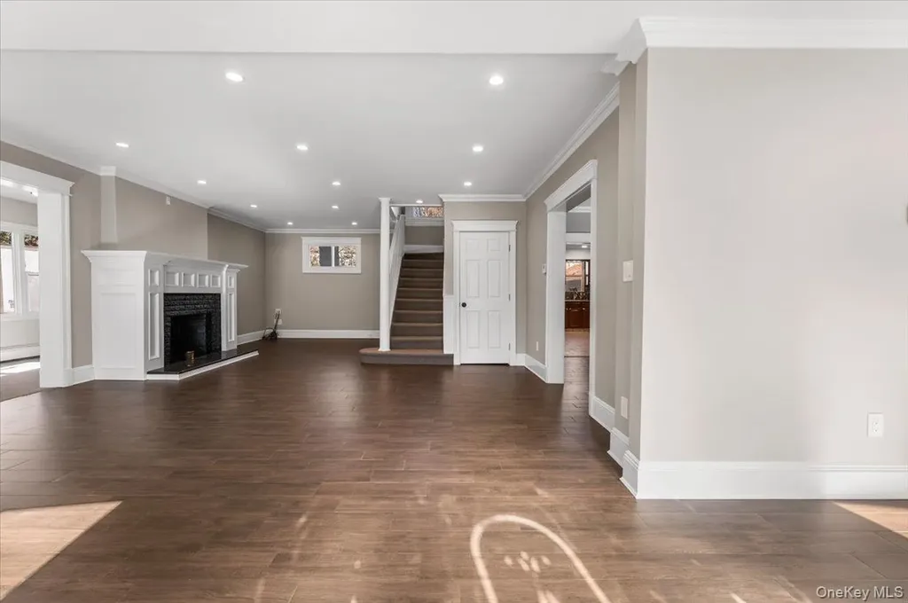 348 Mulry Lane Lawrence NY 11559