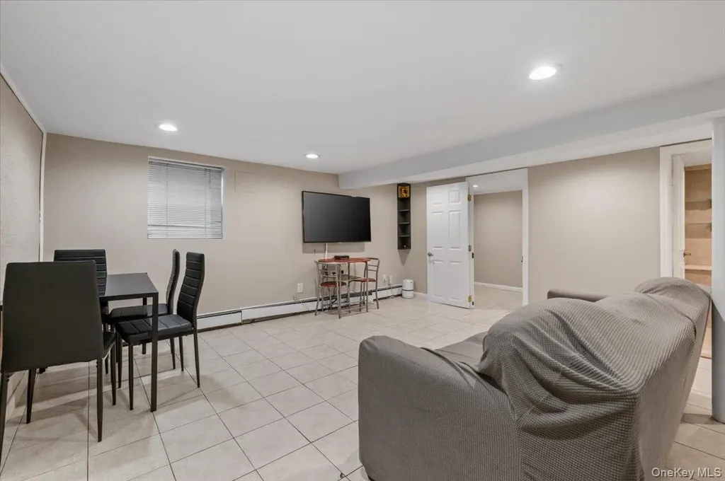 348 Mulry Lane Lawrence NY 11559