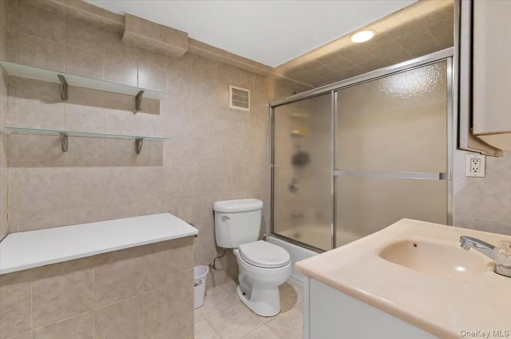 348 Mulry Lane Lawrence NY 11559