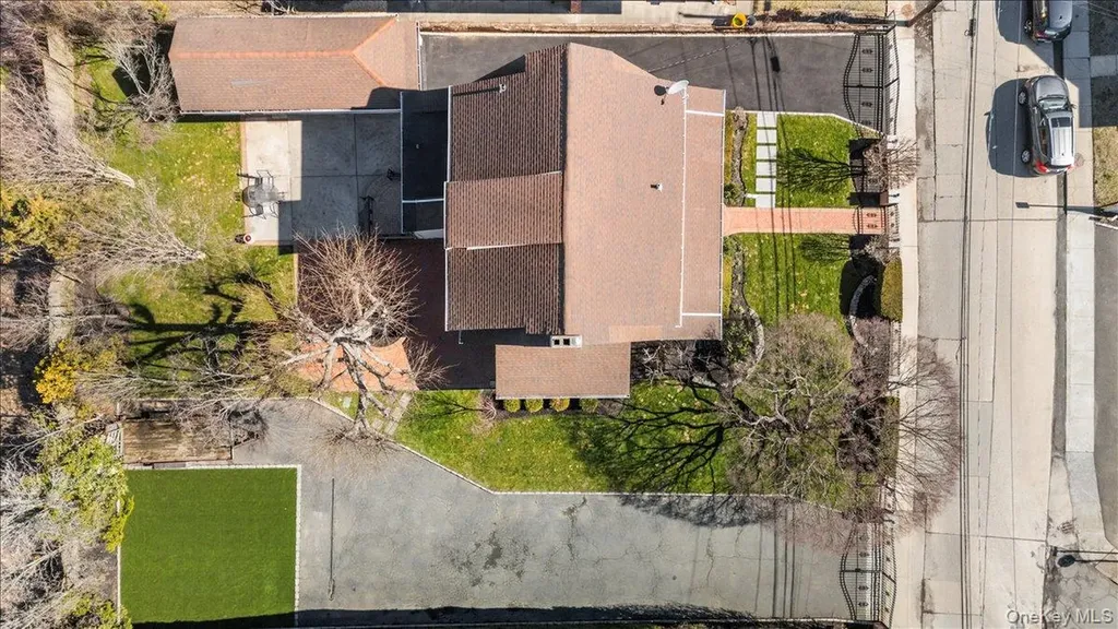 348 Mulry Lane Lawrence NY 11559