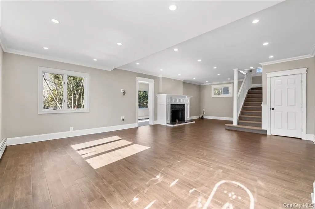348 Mulry Lane Lawrence NY 11559