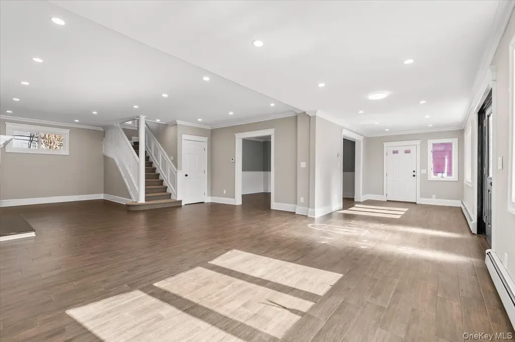 348 Mulry Lane Lawrence NY 11559