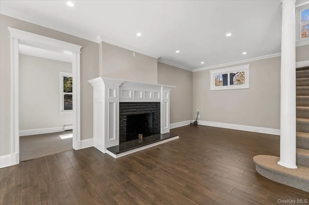 348 Mulry Lane Lawrence NY 11559