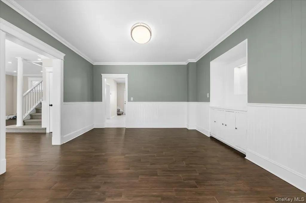 348 Mulry Lane Lawrence NY 11559