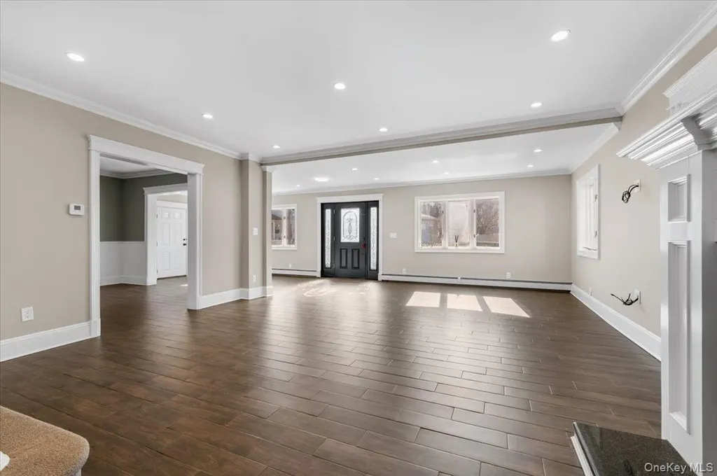 348 Mulry Lane Lawrence NY 11559