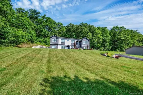 31 Walnut Ridge Lane Bloomingburg NY 12721