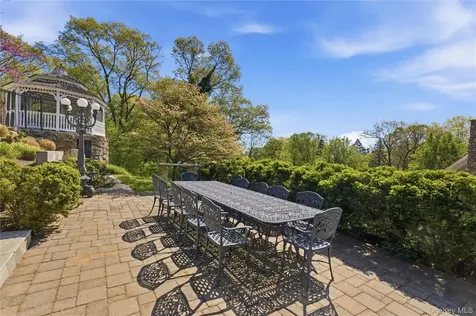 33 Greenbriar Drive Chappaqua NY 10514