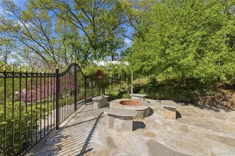 33 Greenbriar Drive Chappaqua NY 10514