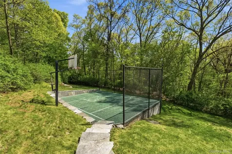 33 Greenbriar Drive Chappaqua NY 10514