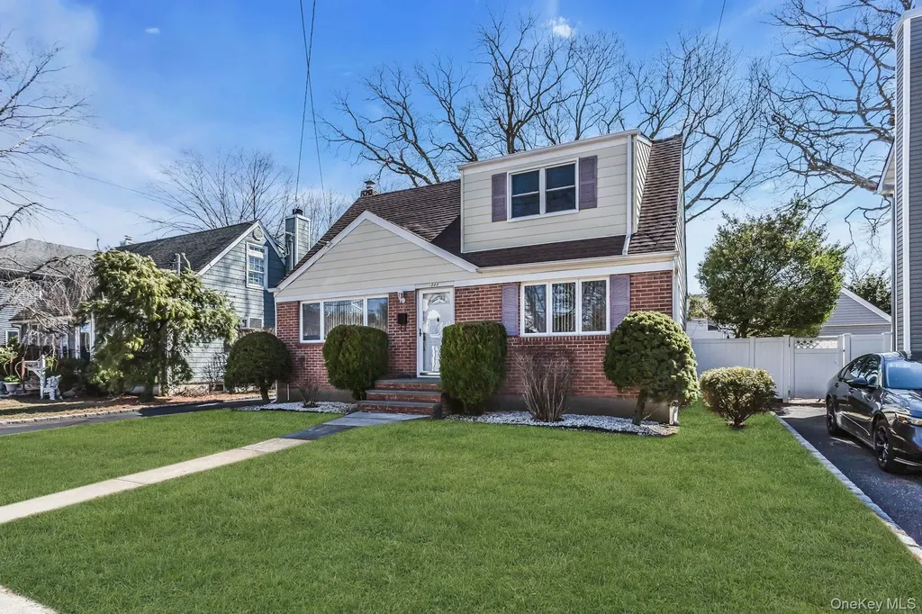 1844 Old Mill Road Merrick NY 11566