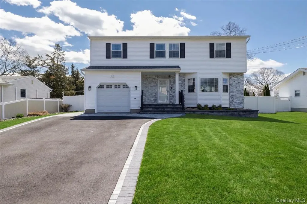 16 Loughlin Drive Shirley NY 11967