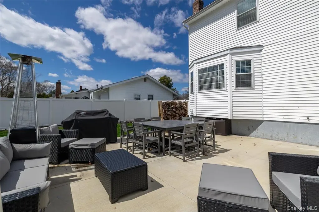 16 Loughlin Drive Shirley NY 11967