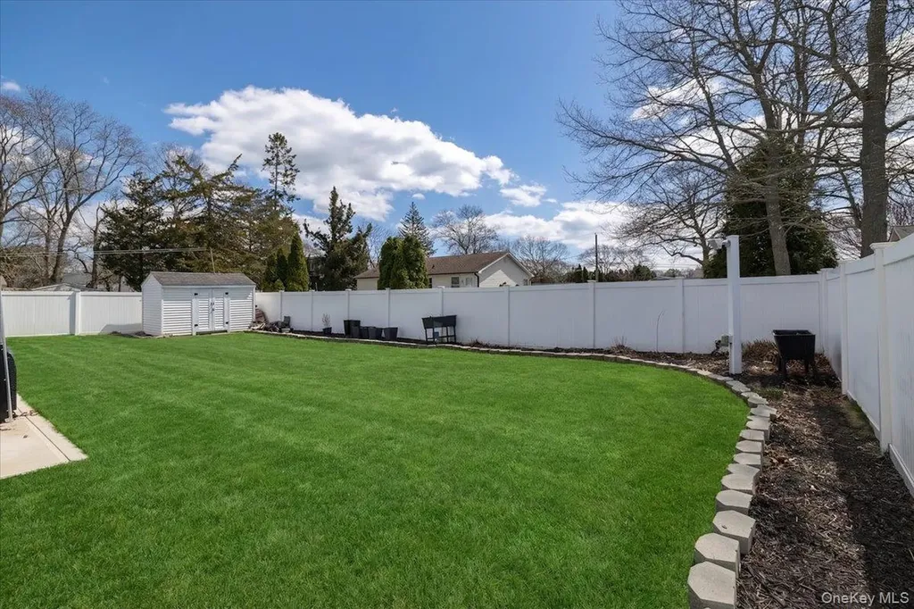 16 Loughlin Drive Shirley NY 11967