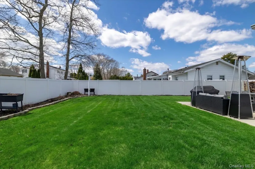 16 Loughlin Drive Shirley NY 11967