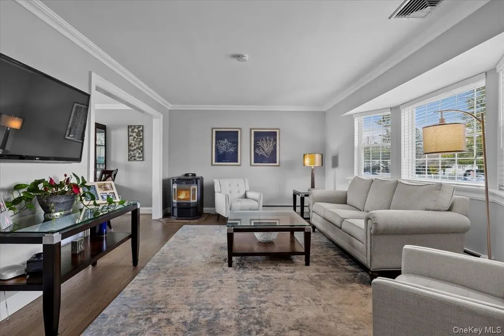 16 Loughlin Drive Shirley NY 11967